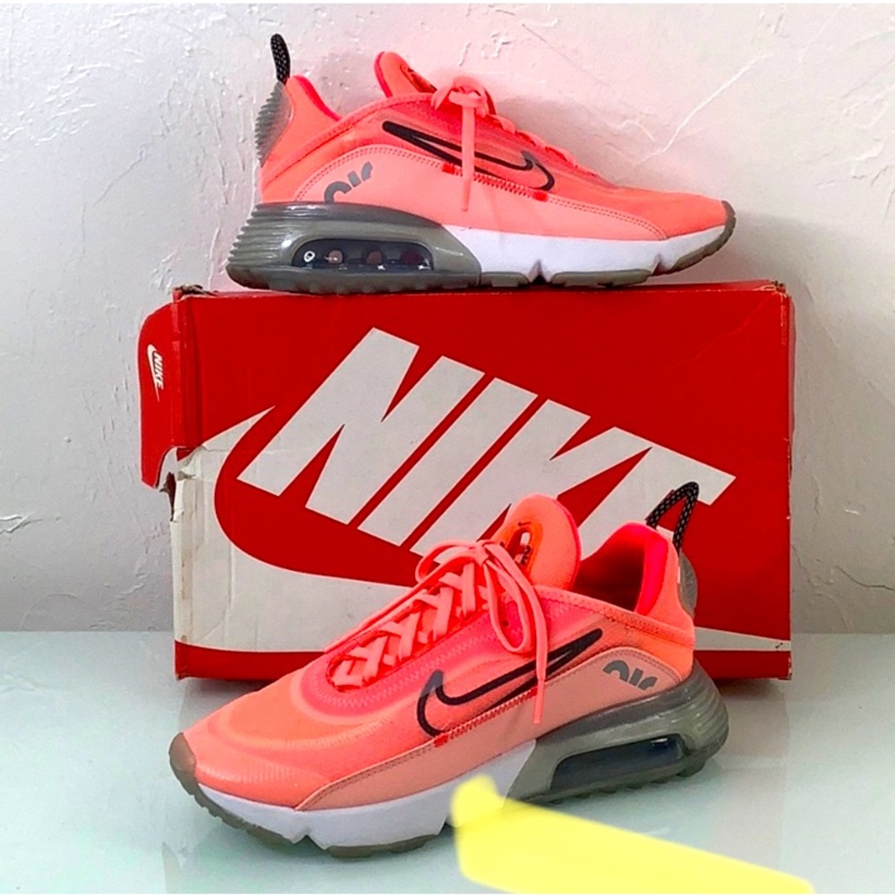 Nike Air Max 2090 Lava Glow Flash ct7698 Women sneakers size 8 EUC